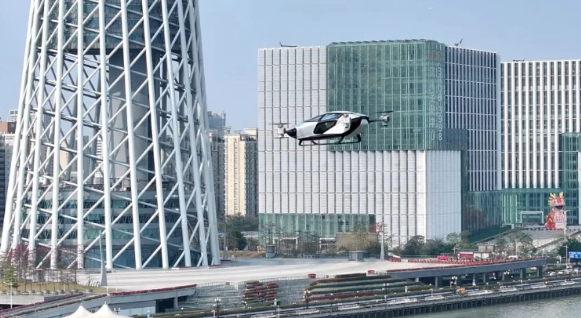 小鹏汇天“旅航者X2”成功完成广州天际线低空飞行，城市空中交通未来可期